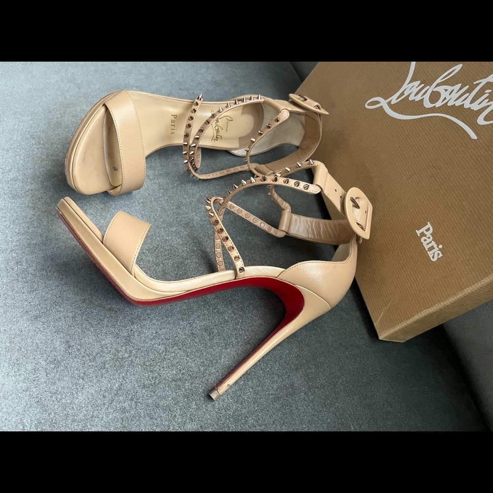 Christian Louboutin nude studded straps. Size 38.5 - Picture 4 of 8